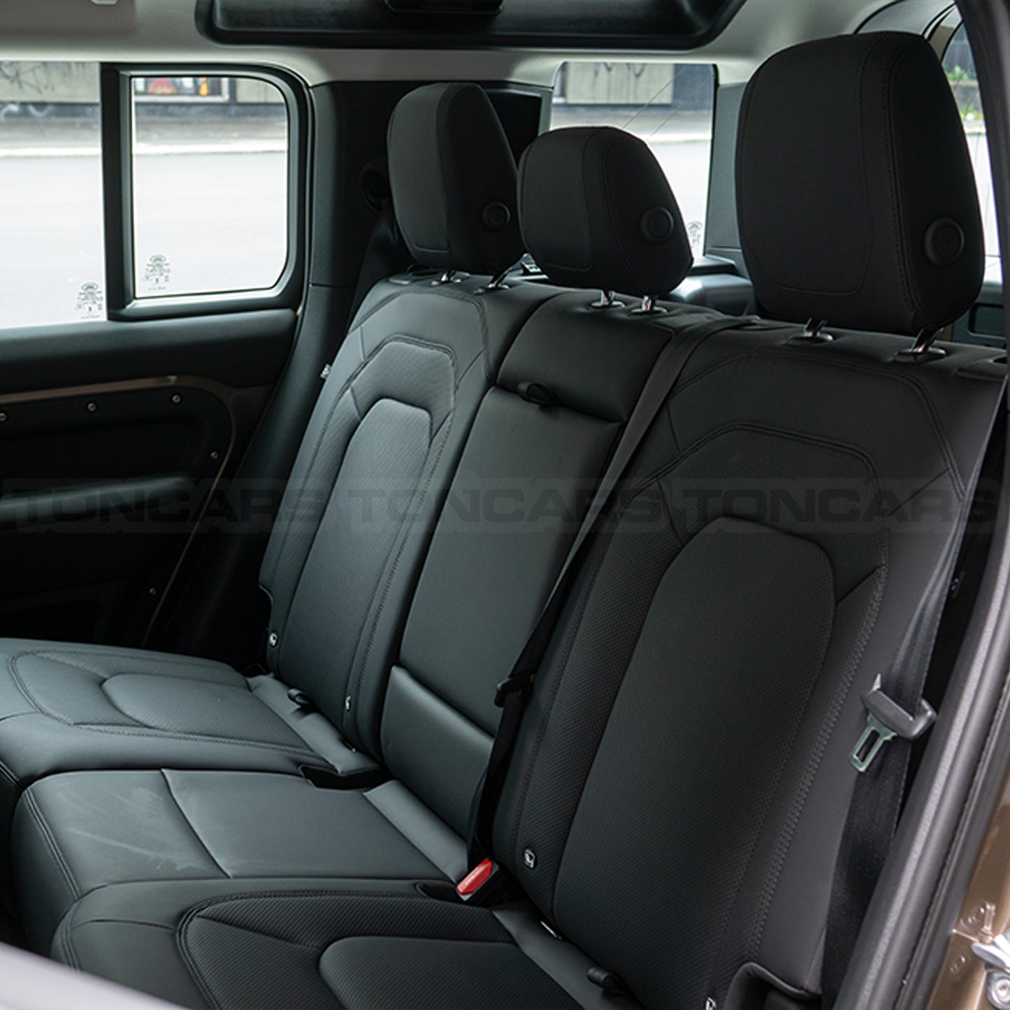 2024 Land Rover Defender 110 S P300 Gondwan Stone
