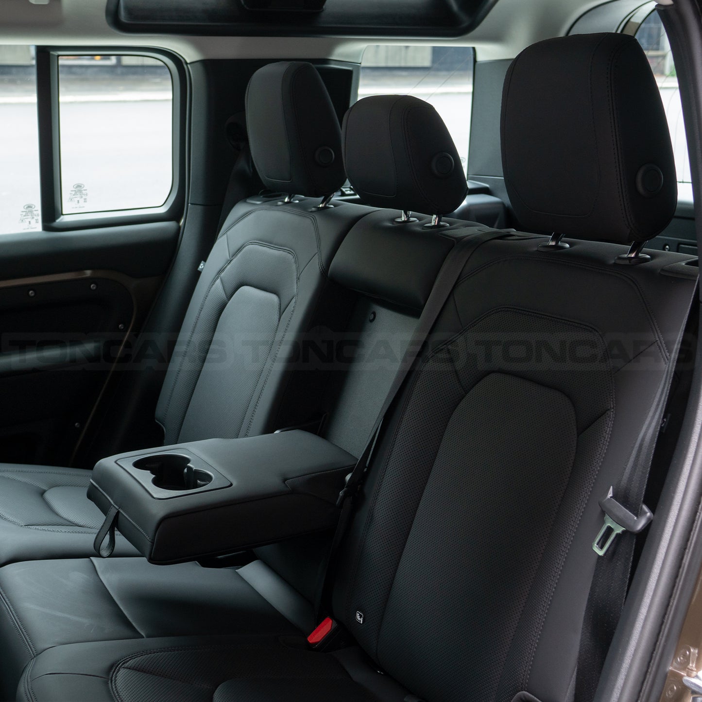 2024 Land Rover Defender 110 S P300 Gondwan Stone