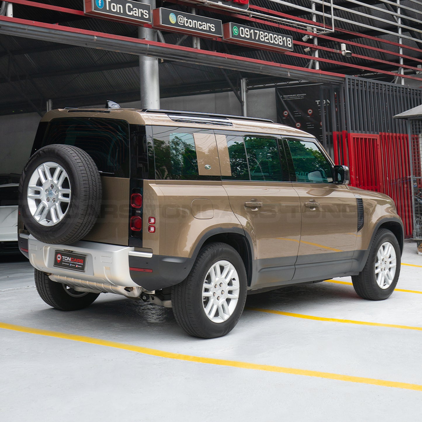 2024 Land Rover Defender 110 S P300 Gondwan Stone