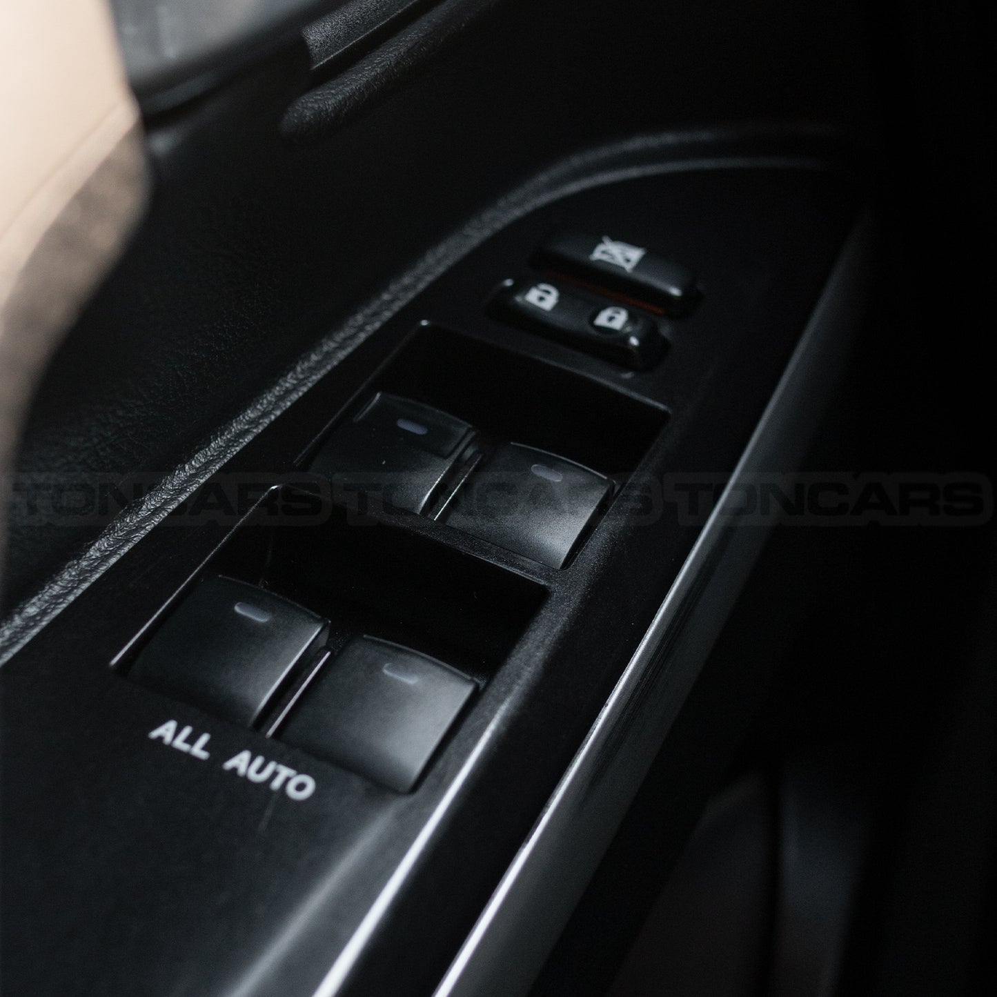 2018 Toyota Land Cruiser 200 VX White Pearl