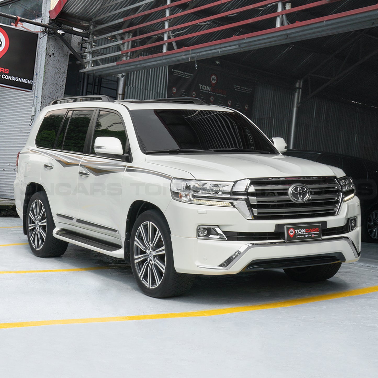 2018 Toyota Land Cruiser 200 VX White Pearl