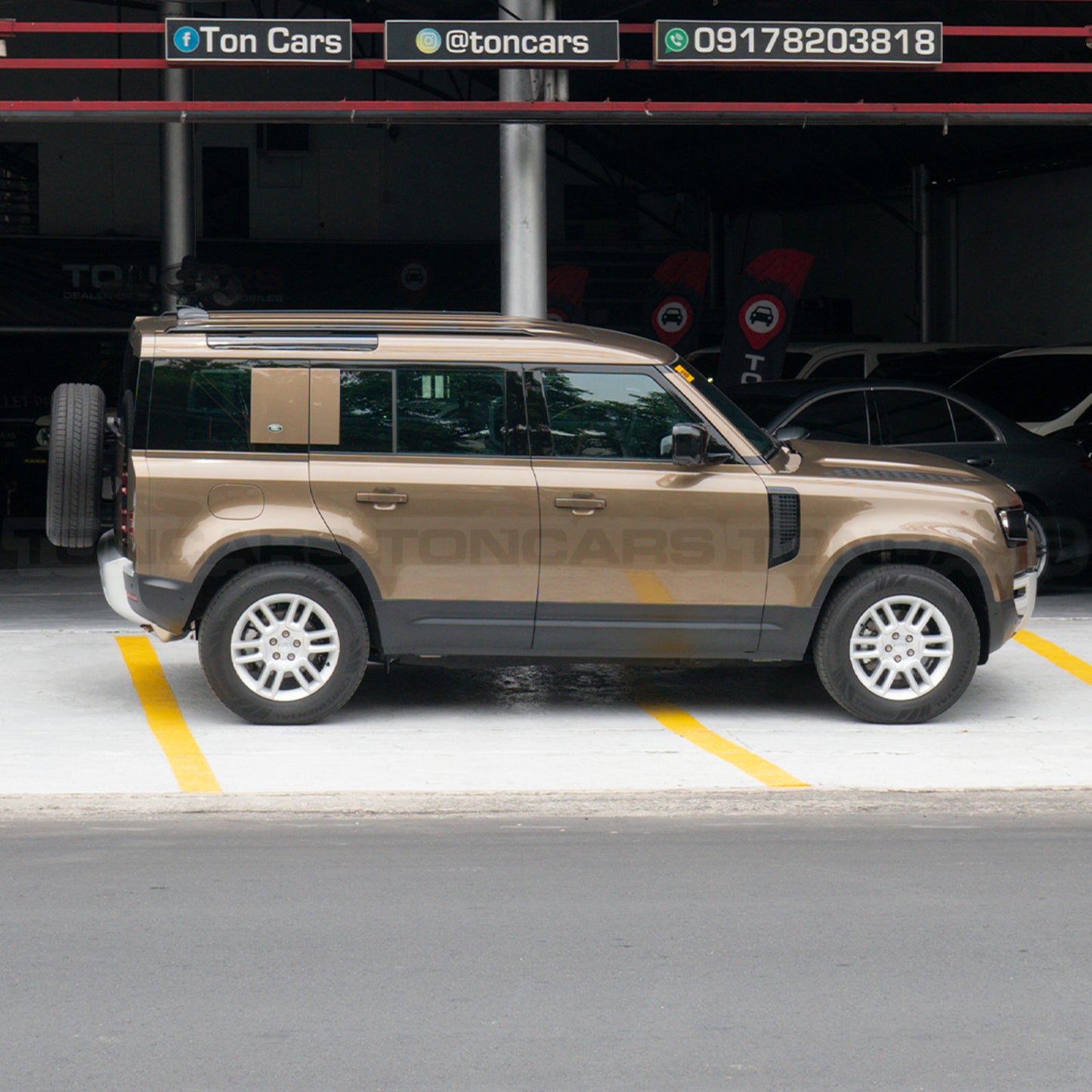 2024 Land Rover Defender 110 S P300 Gondwan Stone