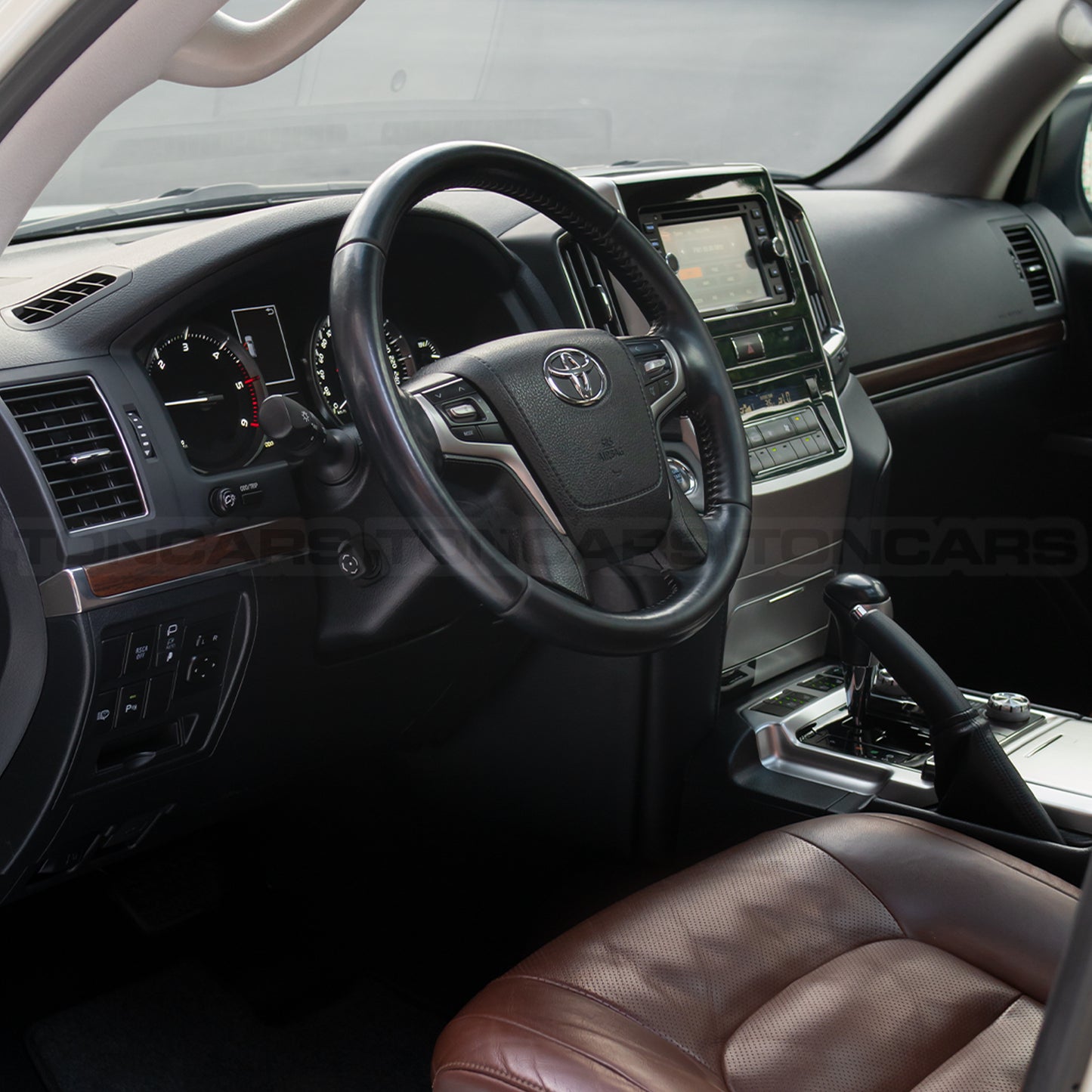 2018 Toyota Land Cruiser 200 VX White Pearl