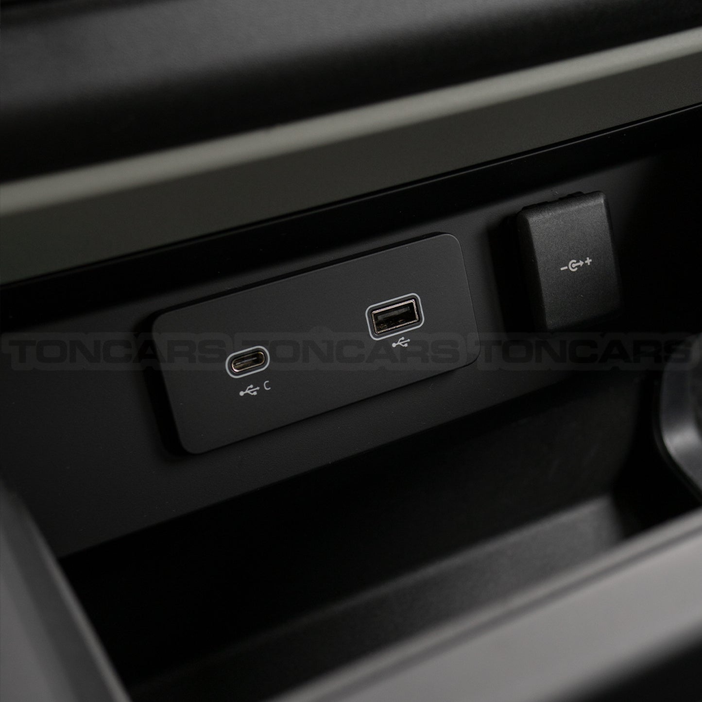 2024 Land Rover Defender 110 S P300 Gondwan Stone