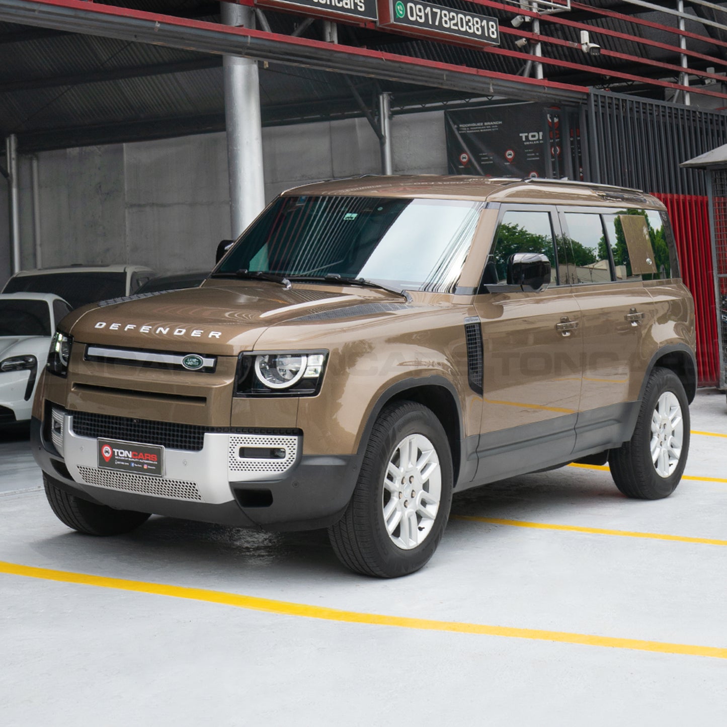 2024 Land Rover Defender 110 S P300 Gondwan Stone