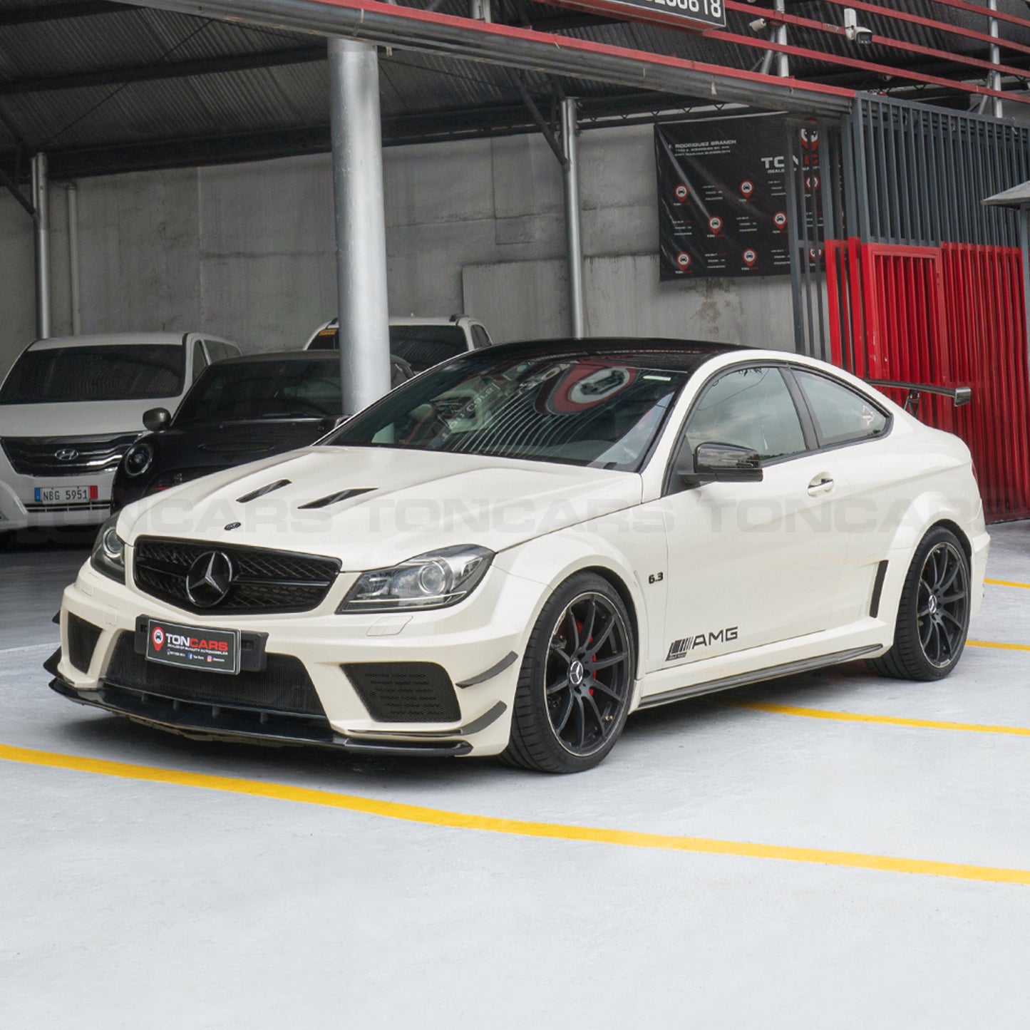 2012 Mercedes Benz C63 AMG Black Series Diamond White Metallic