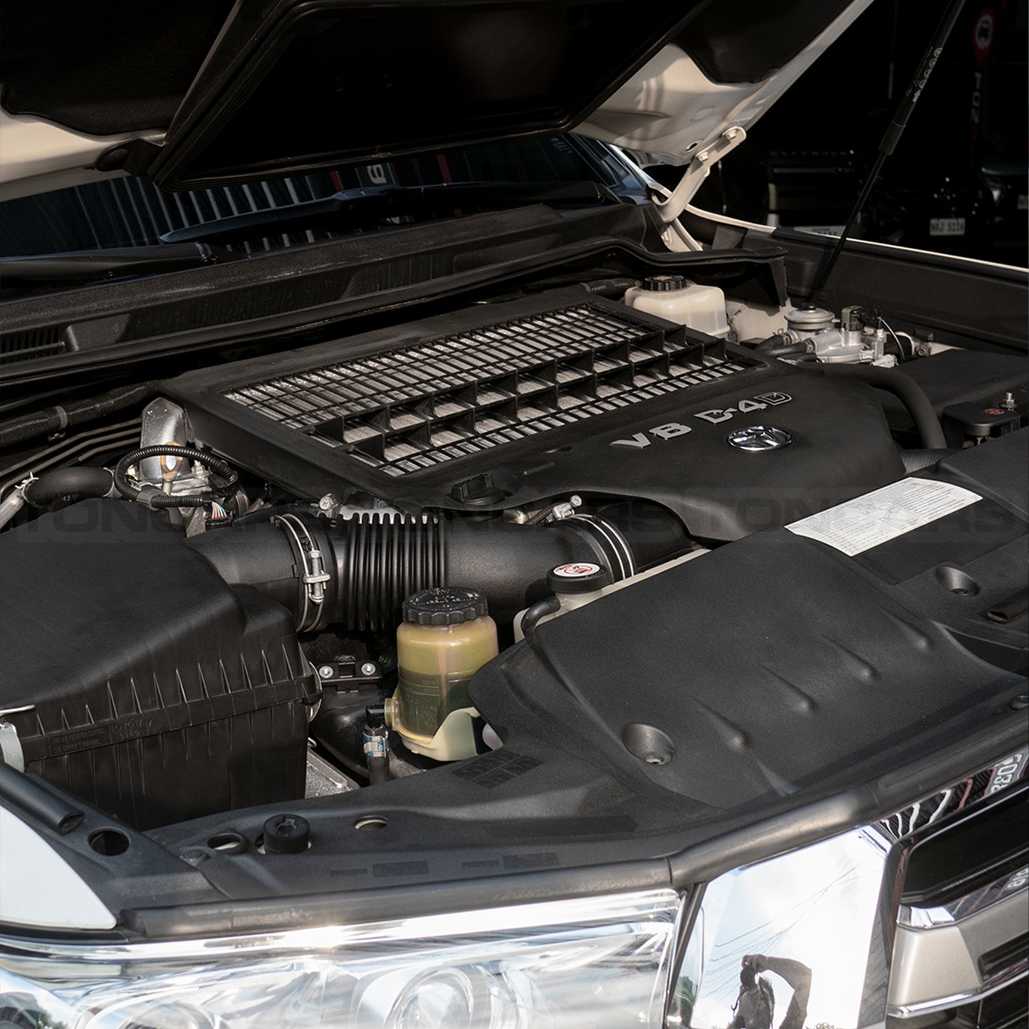 2018 Toyota Land Cruiser 200 VX White Pearl