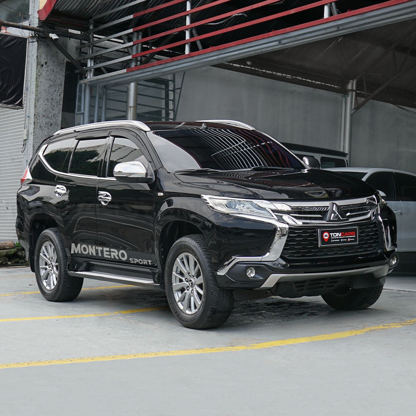 2016 Mitsubishi Montero Sport GLS 2WD  Pyrenese Black