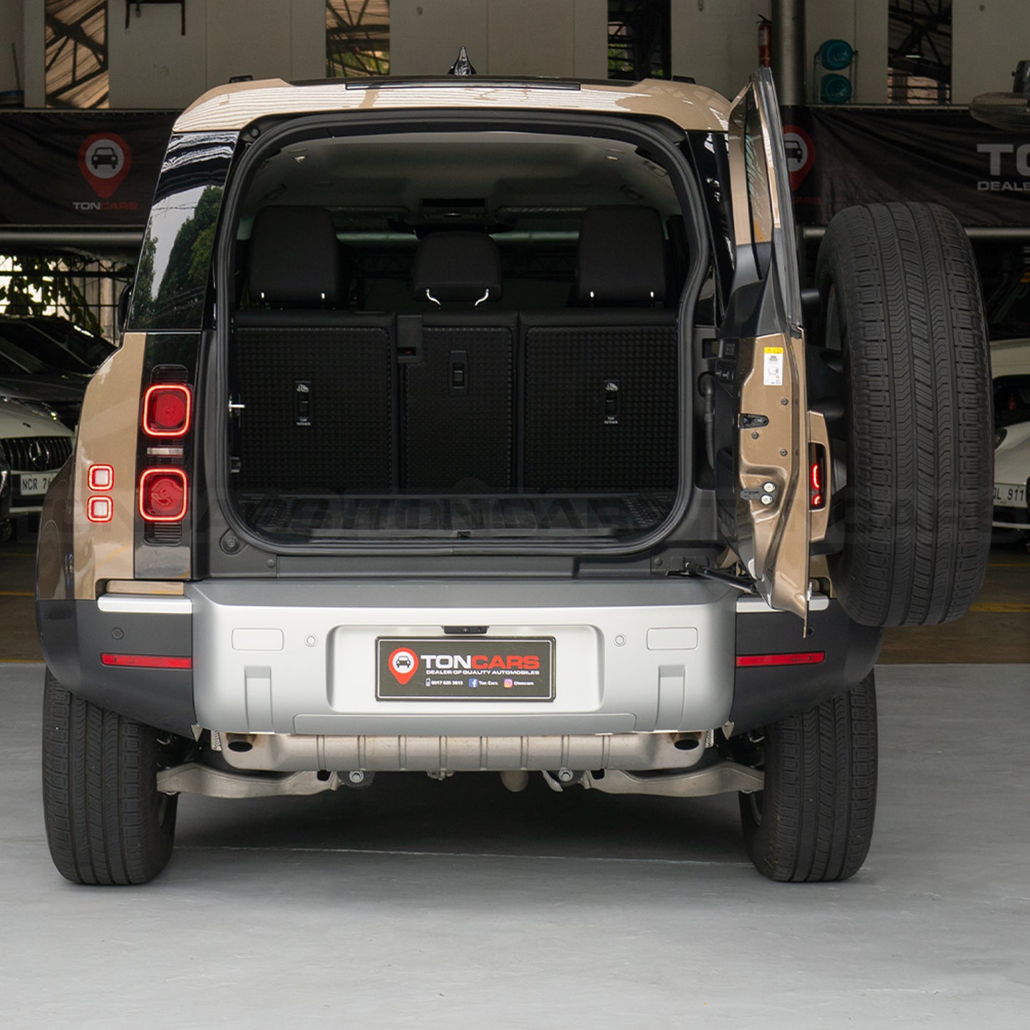 2024 Land Rover Defender 110 S P300 Gondwan Stone