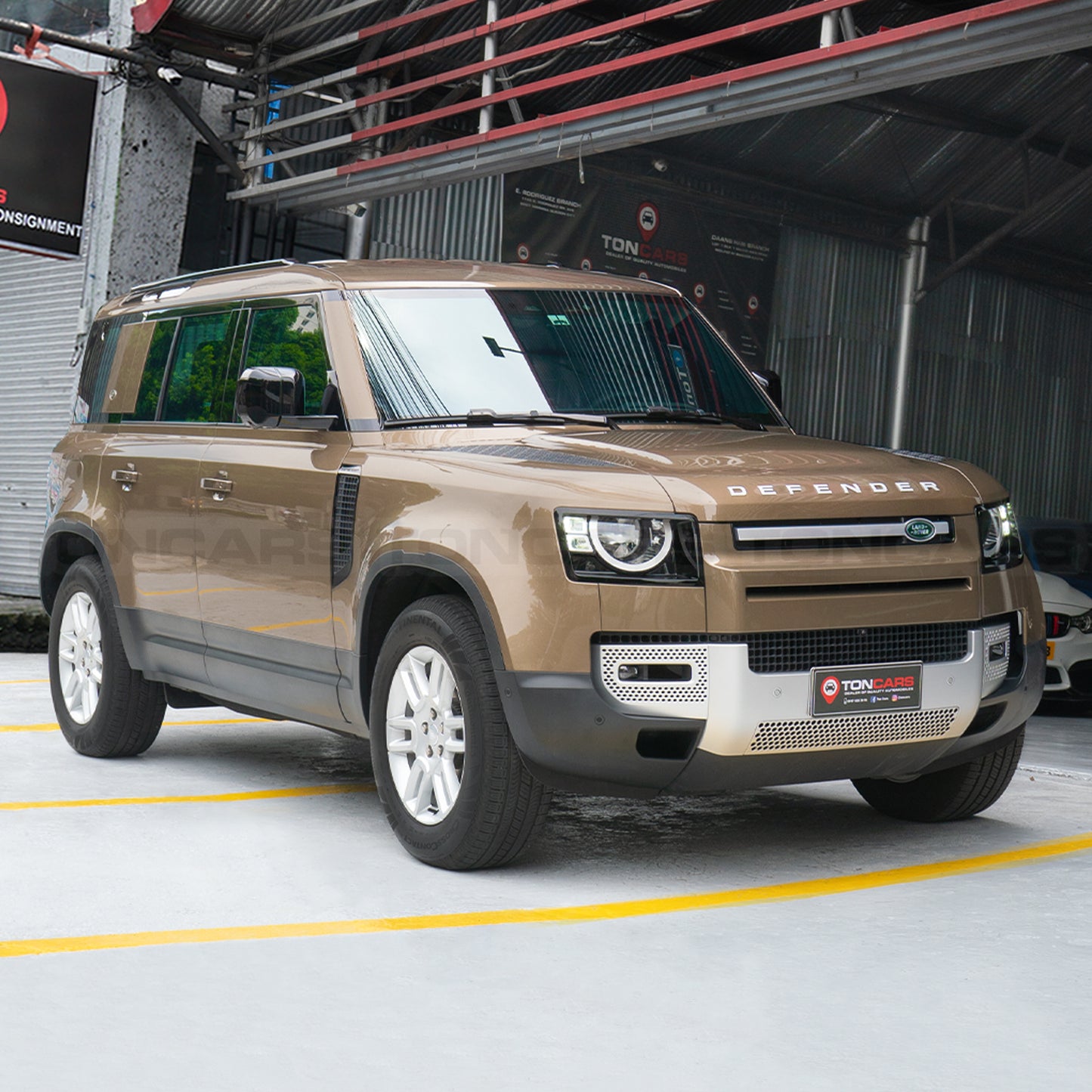 2024 Land Rover Defender 110 S P300 Gondwan Stone