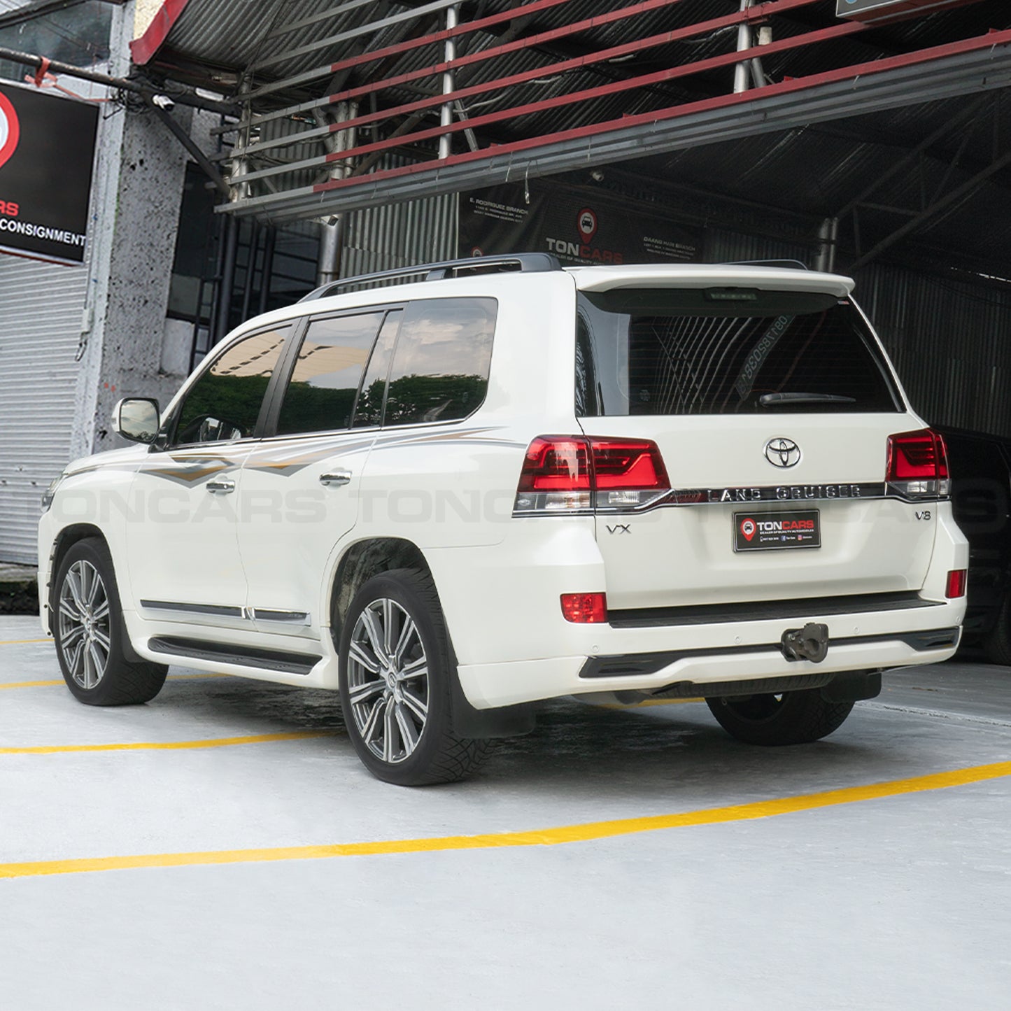 2018 Toyota Land Cruiser 200 VX White Pearl