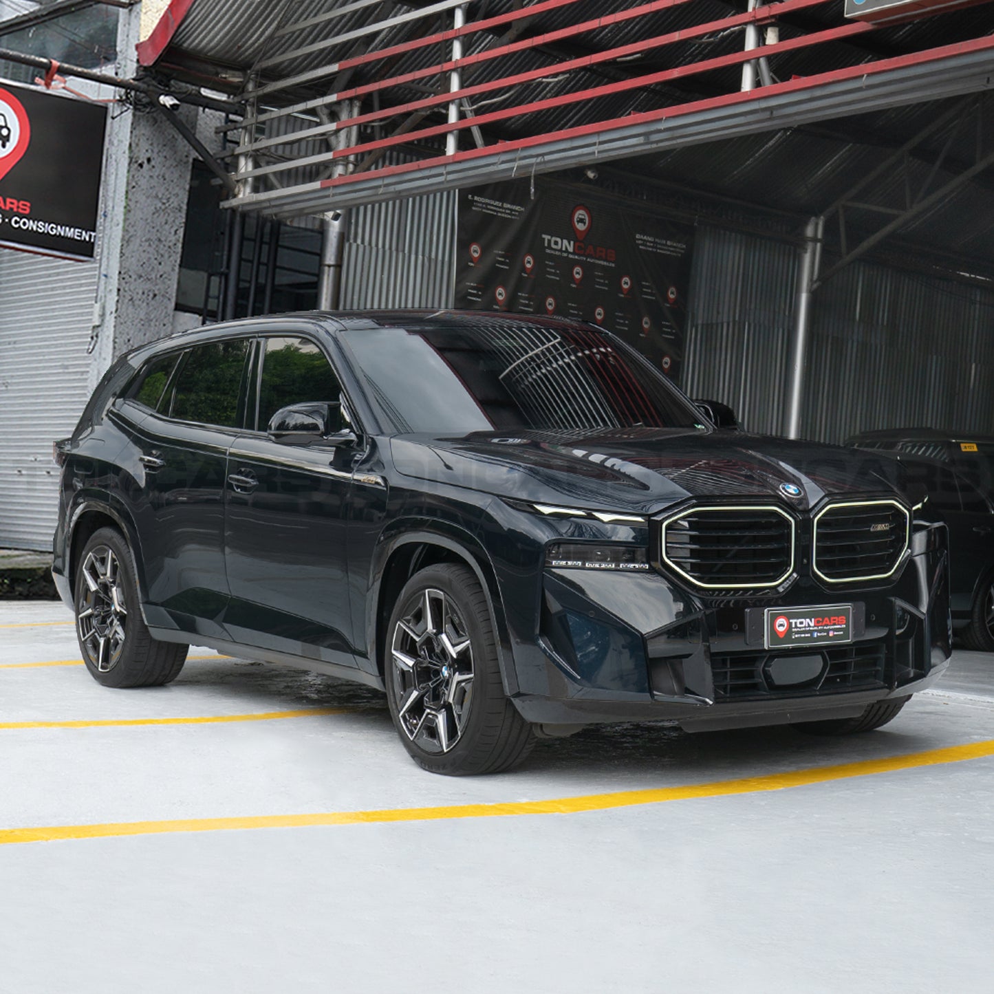 2023 BMW XM Performance Carbon Black Metallic