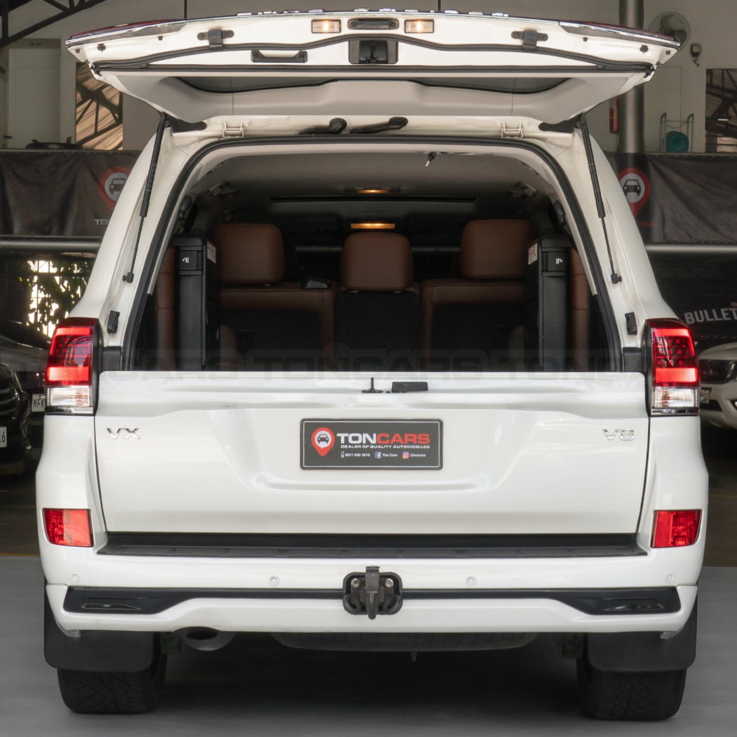 2018 Toyota Land Cruiser 200 VX White Pearl