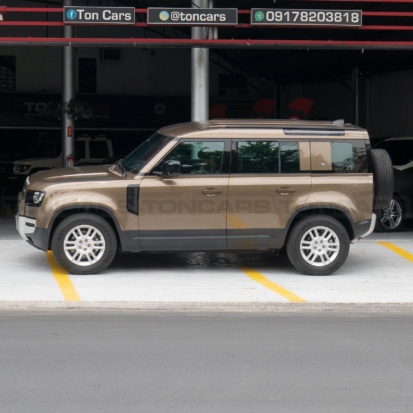 2024 Land Rover Defender 110 S P300 Gondwan Stone
