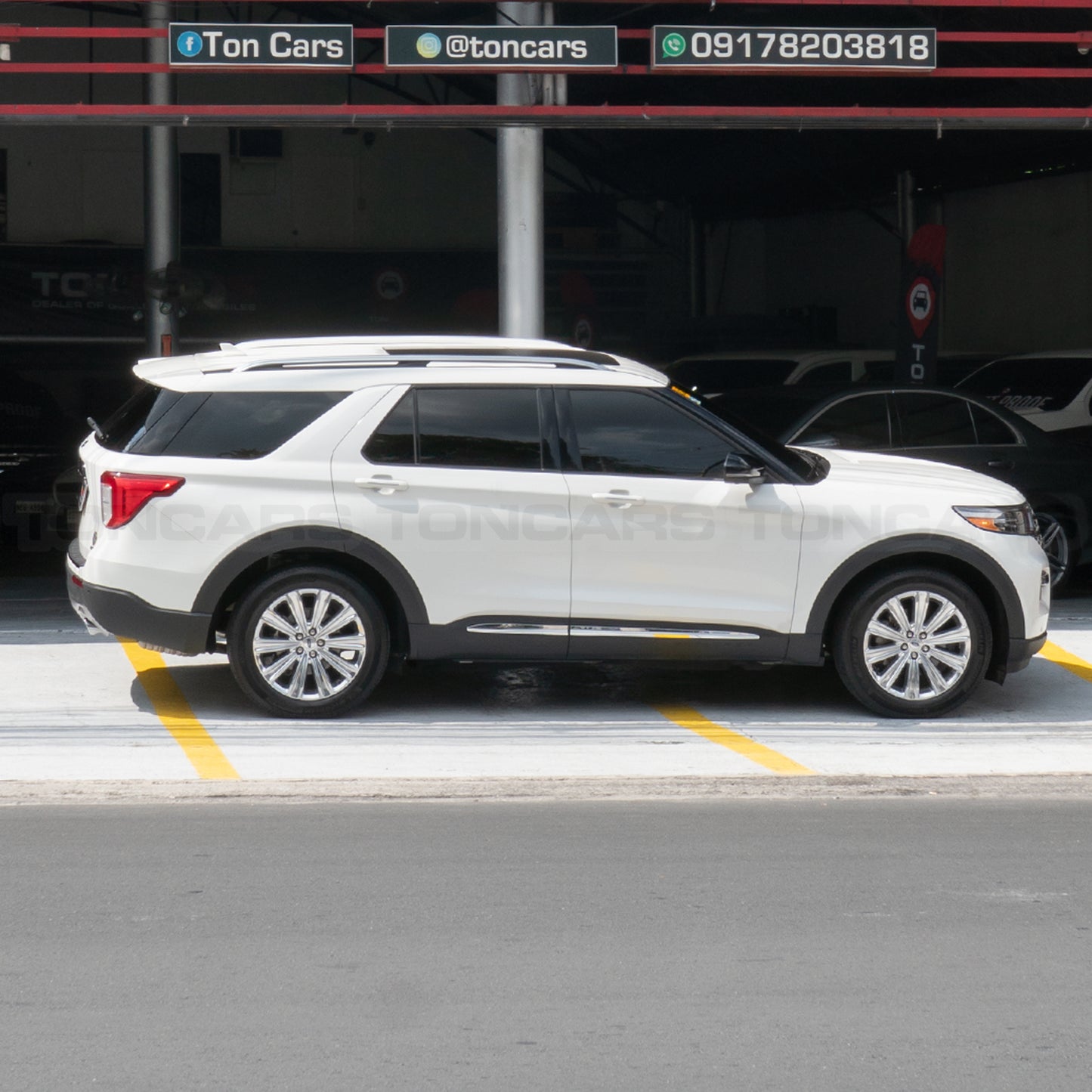 2024 Ford Explorer Limited Star White