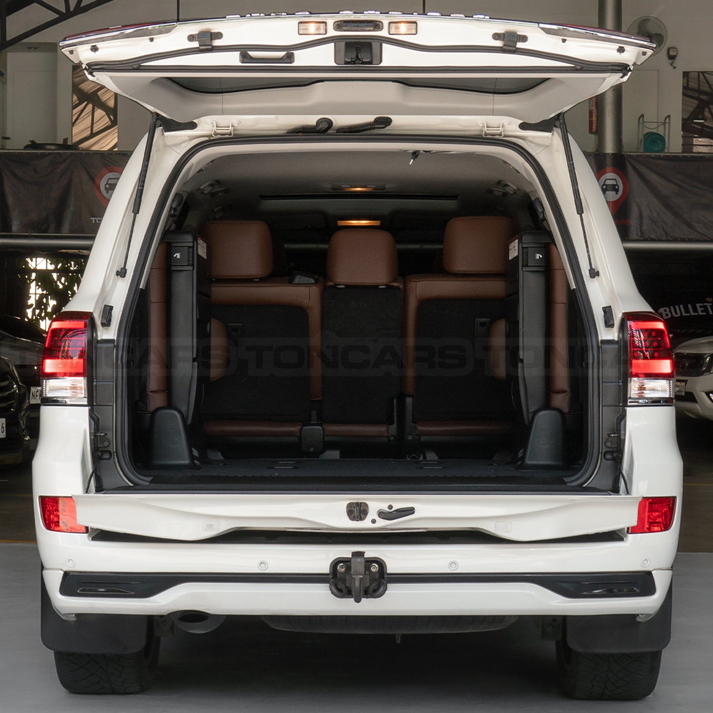 2018 Toyota Land Cruiser 200 VX White Pearl